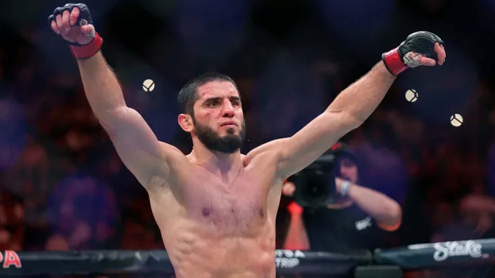 Makhachev's 17th Straight Win Breaks Silva's UFC Record